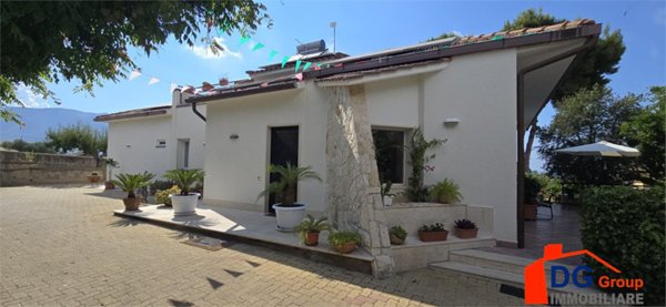 casa indipendente in vendita ad Alcamo in zona Alcamo Marina