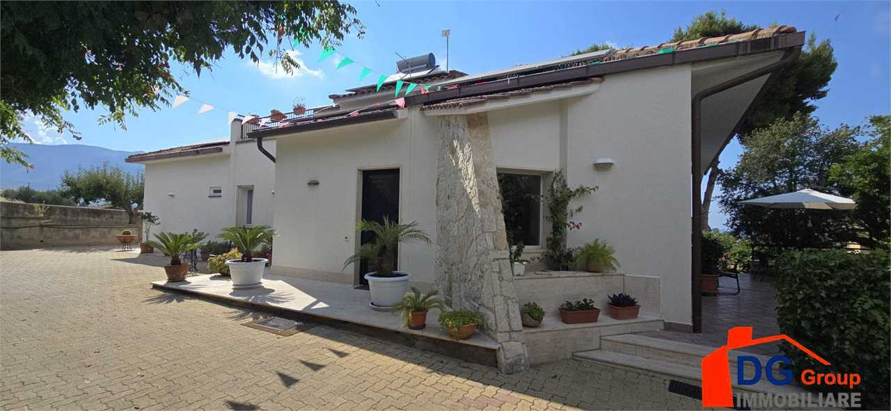casa indipendente in vendita ad Alcamo in zona Alcamo Marina