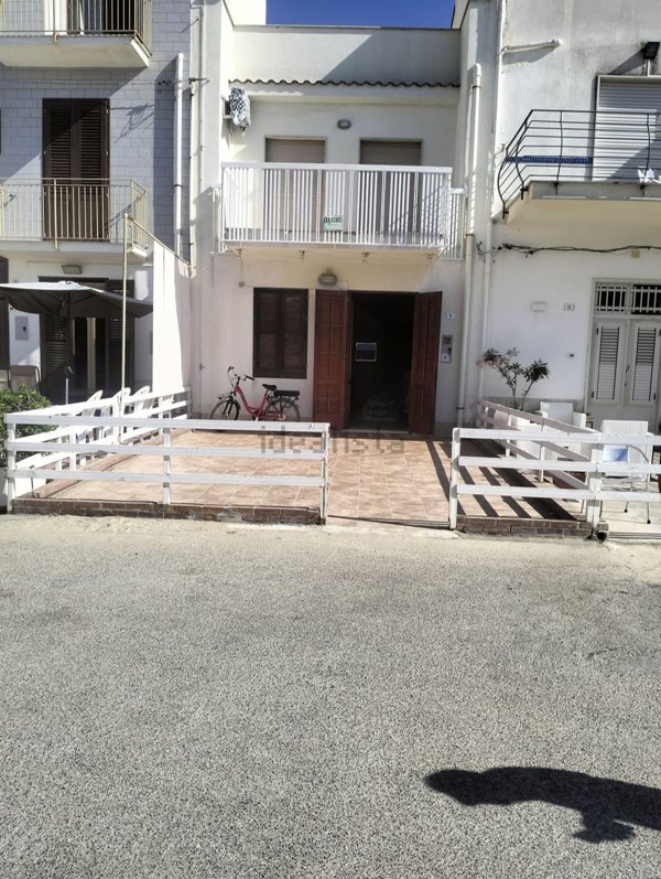 casa indipendente in vendita ad Alcamo in zona Alcamo Marina