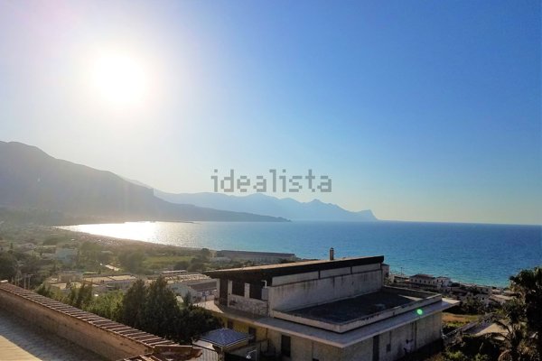 casa indipendente in vendita ad Alcamo in zona Alcamo Marina