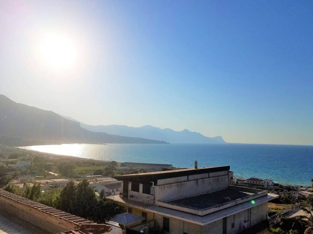 casa indipendente in vendita ad Alcamo in zona Alcamo Marina