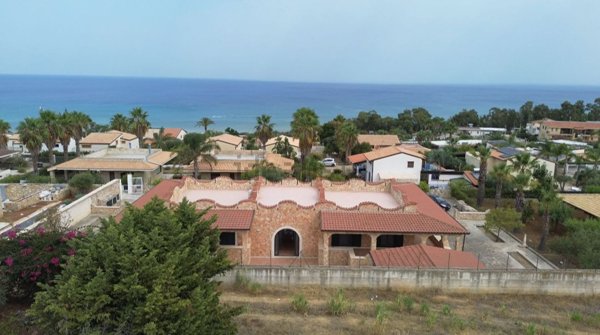 casa indipendente in vendita ad Alcamo in zona Alcamo Marina