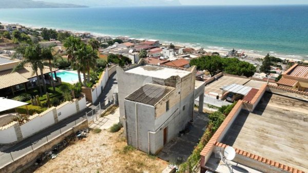 casa indipendente in vendita ad Alcamo in zona Alcamo Marina