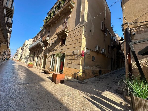 ufficio in vendita ad Alcamo in zona Centro Città