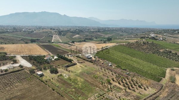 casa indipendente in vendita ad Alcamo in zona Alcamo Marina