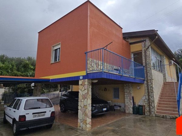 casa indipendente in vendita ad Alcamo in zona Centro Città