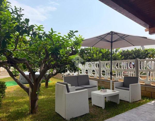 casa indipendente in vendita ad Alcamo in zona Alcamo Marina