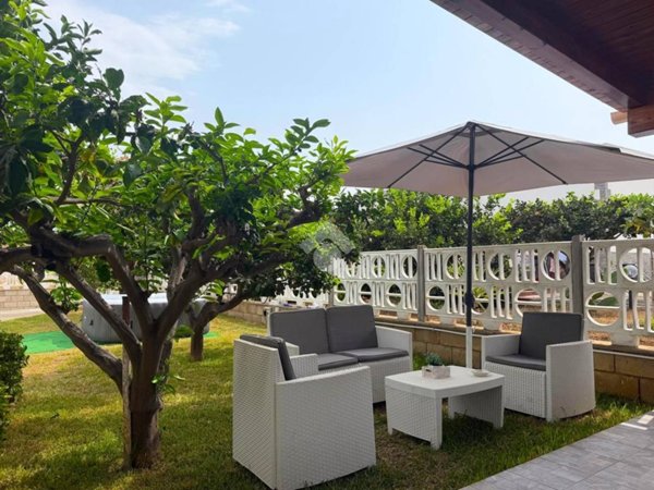 casa indipendente in vendita ad Alcamo in zona Alcamo Marina
