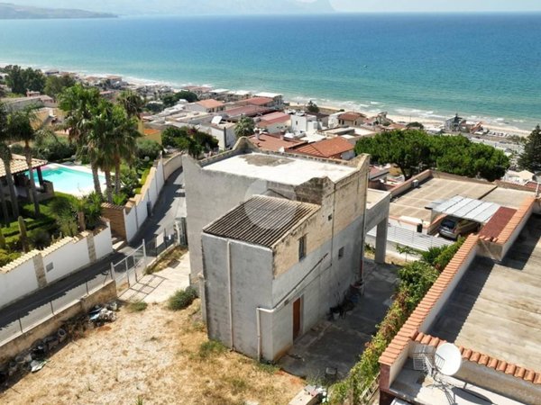casa indipendente in vendita ad Alcamo in zona Alcamo Marina