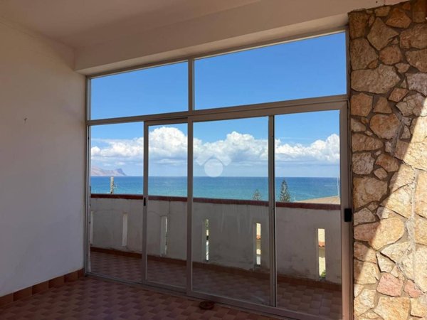 casa indipendente in vendita ad Alcamo in zona Alcamo Marina