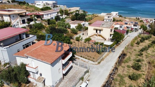 casa indipendente in vendita ad Alcamo in zona Alcamo Marina