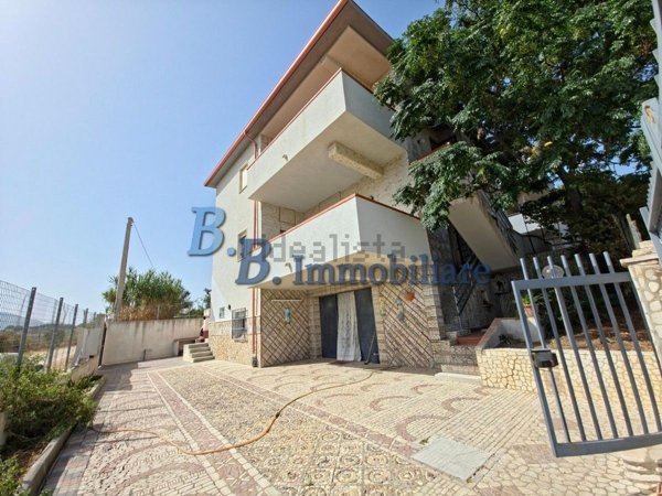 casa indipendente in vendita ad Alcamo in zona Alcamo Marina