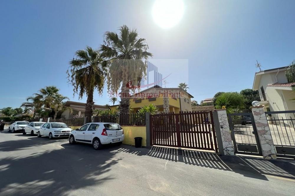 casa indipendente in vendita ad Alcamo in zona Alcamo Marina
