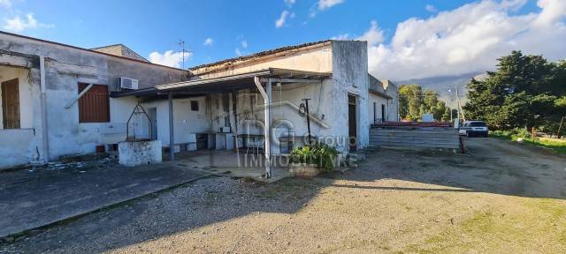 casa indipendente in vendita ad Alcamo in zona Alcamo Marina
