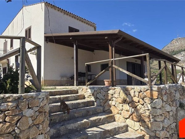 casa indipendente in vendita ad Alcamo