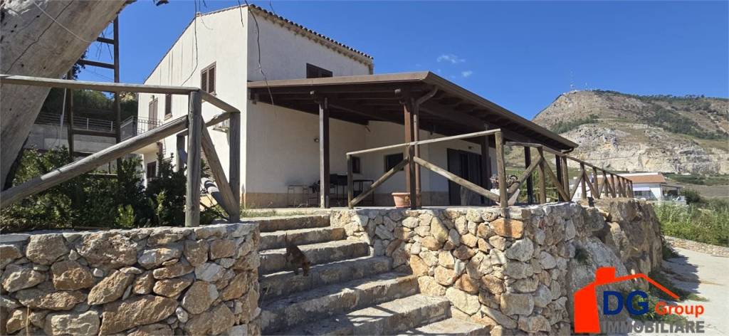 casa indipendente in vendita ad Alcamo