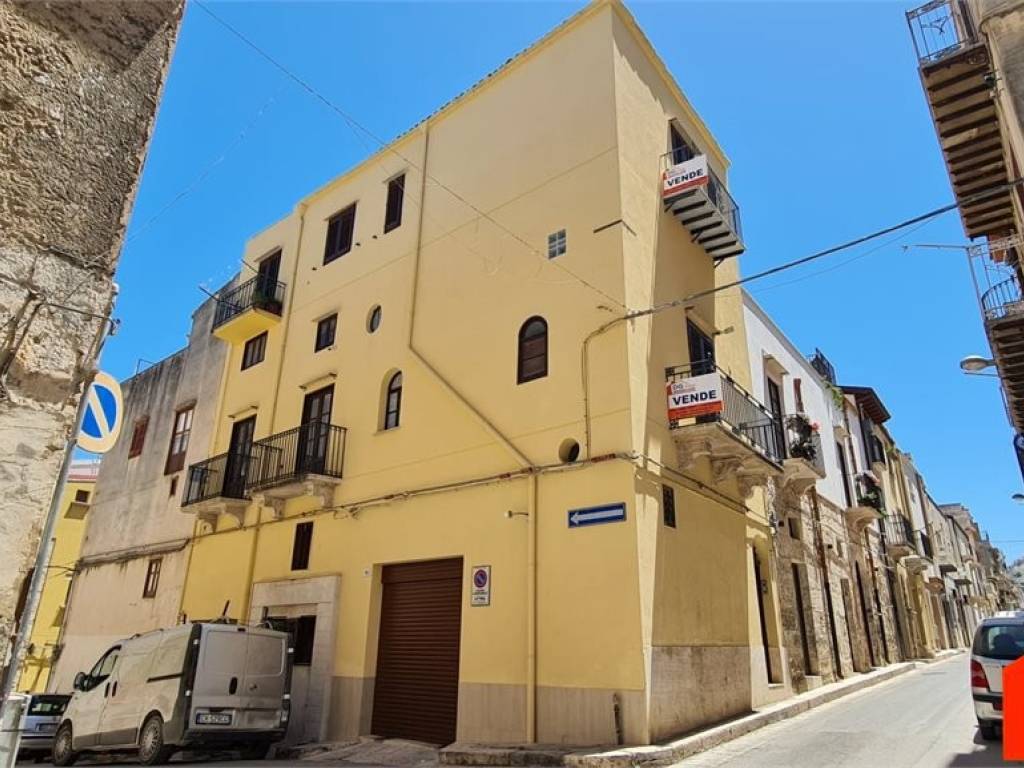 casa indipendente in vendita ad Alcamo in zona Centro Città