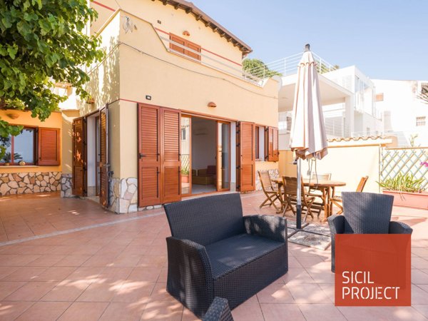 casa indipendente in vendita ad Alcamo in zona Alcamo Marina