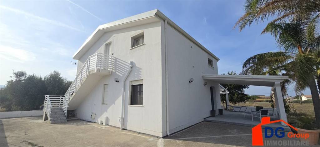 casa indipendente in vendita ad Alcamo in zona Alcamo Marina