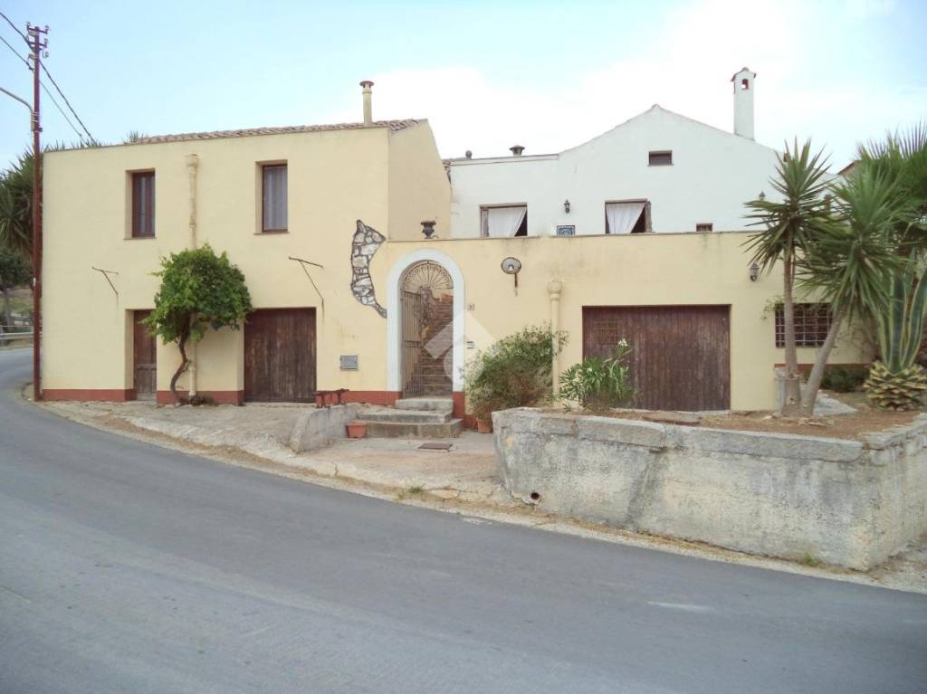 casa indipendente in vendita a Buseto Palizzolo in zona Pianoneve