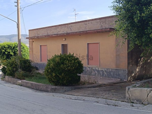 casa indipendente in vendita a Buseto Palizzolo