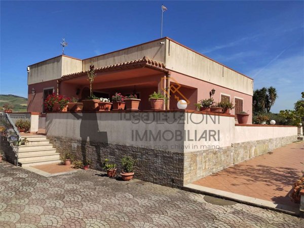 casa indipendente in vendita a Buseto Palizzolo in zona Pianoneve