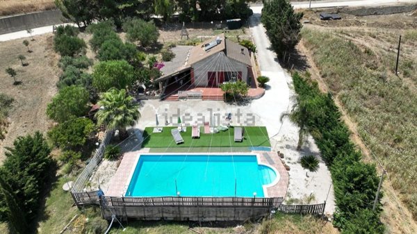 casa indipendente in vendita a Calatafimi-Segesta