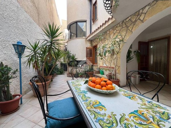 casa indipendente in vendita a Calatafimi-Segesta