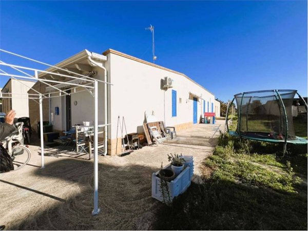 casa indipendente in vendita a Campobello di Mazara in zona Tre Fontane