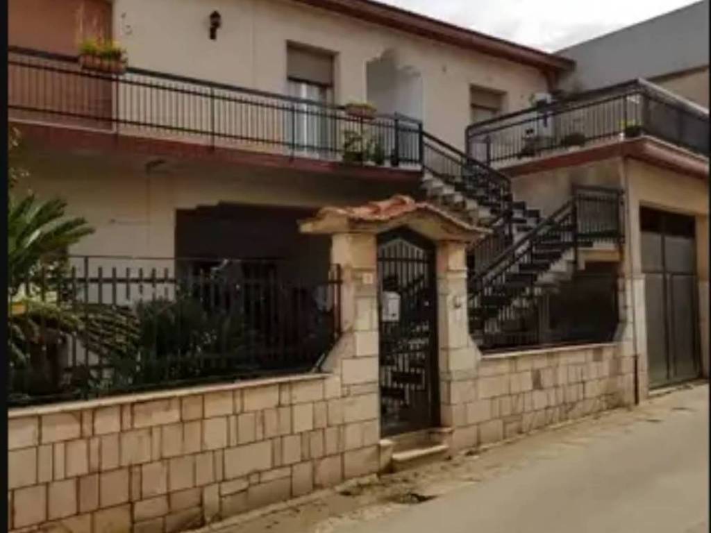 casa indipendente in vendita a Campobello di Mazara