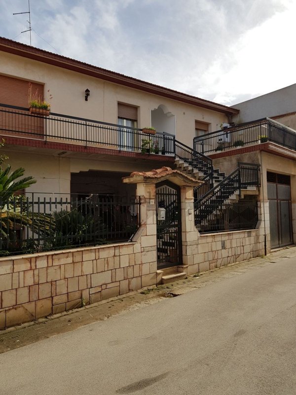 casa indipendente in vendita a Campobello di Mazara