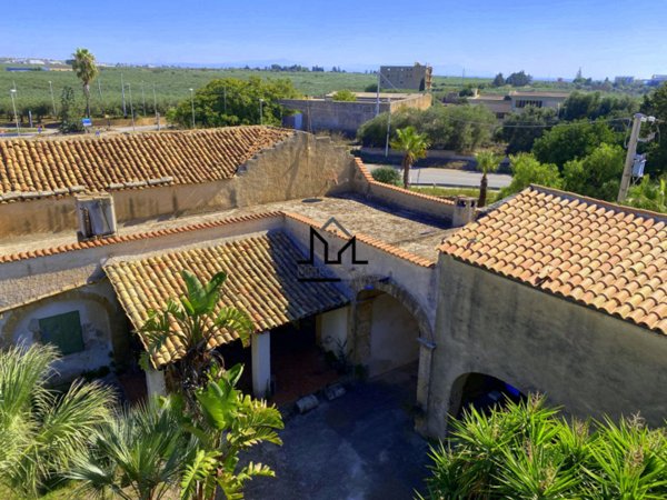esavano in vendita a Campobello di Mazara in zona Tre Fontane