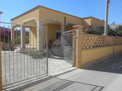 casa indipendente in vendita a Campobello di Mazara in zona Tre Fontane