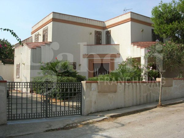 casa indipendente in vendita a Campobello di Mazara