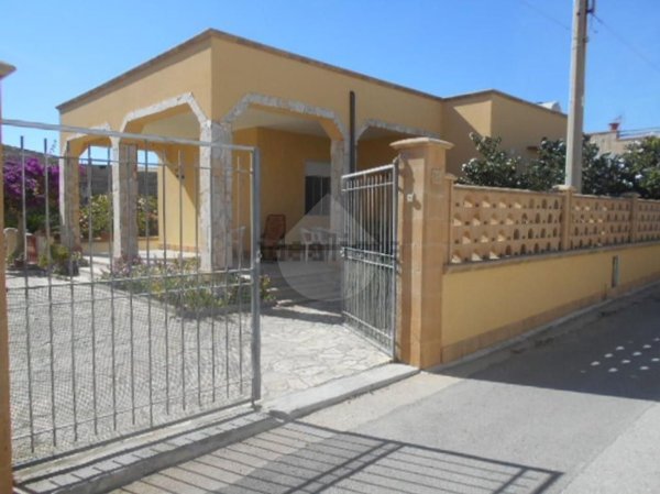casa indipendente in vendita a Campobello di Mazara in zona Tre Fontane