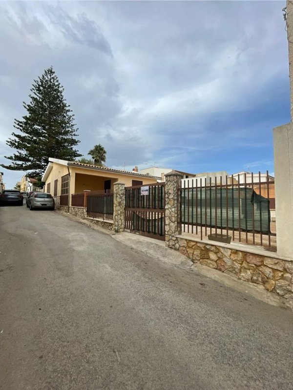 casa indipendente in vendita a Campobello di Mazara in zona Tre Fontane