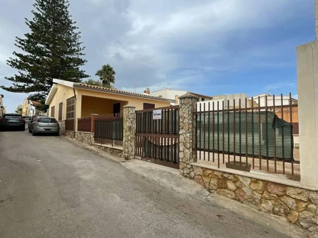 casa indipendente in vendita a Campobello di Mazara in zona Tre Fontane