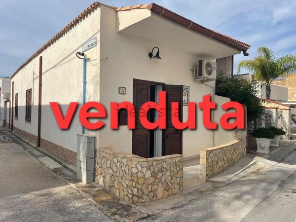 casa indipendente in vendita a Campobello di Mazara in zona Tre Fontane