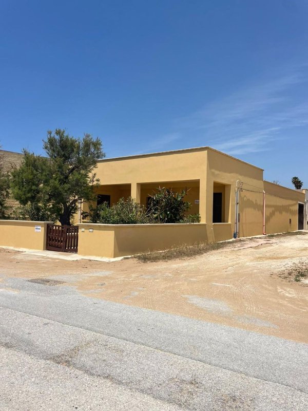 casa indipendente in vendita a Campobello di Mazara