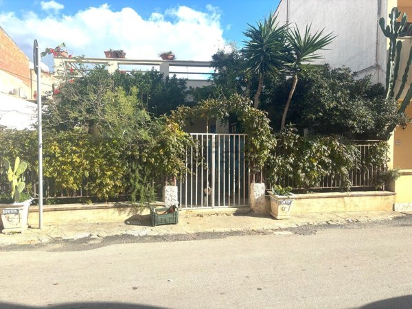 casa indipendente in vendita a Campobello di Mazara in zona Tre Fontane