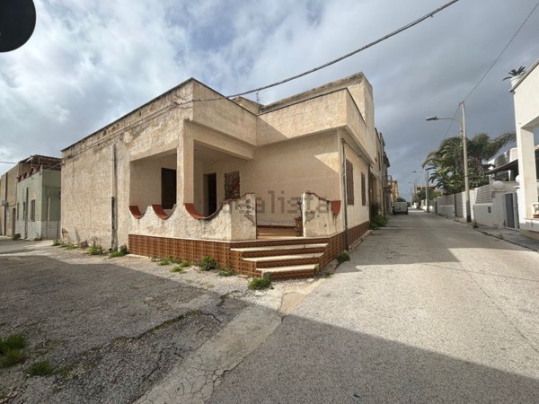 casa indipendente in vendita a Campobello di Mazara in zona Tre Fontane
