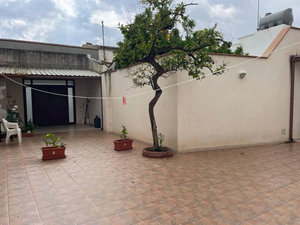 casa indipendente in vendita a Campobello di Mazara