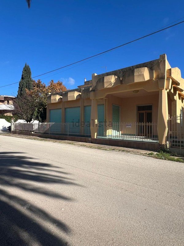 casa indipendente in vendita a Campobello di Mazara