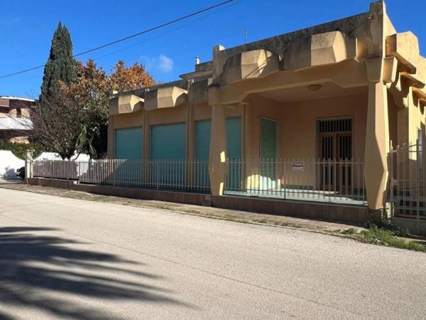 casa indipendente in vendita a Campobello di Mazara