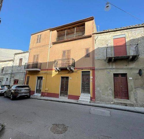 casa indipendente in vendita a Campobello di Mazara