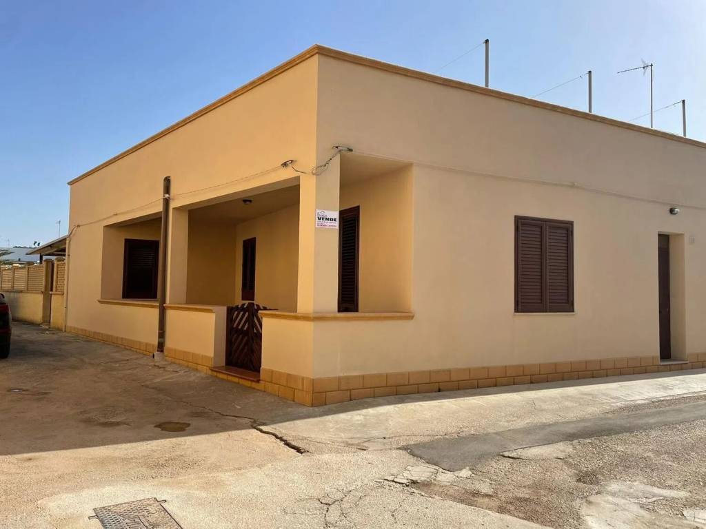 casa indipendente in vendita a Campobello di Mazara in zona Tre Fontane