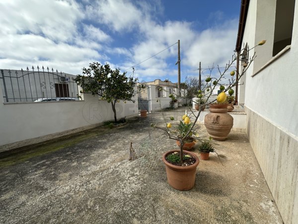 casa indipendente in vendita a Campobello di Mazara in zona Tre Fontane