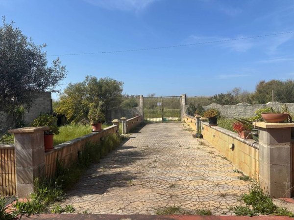 casa indipendente in vendita a Campobello di Mazara in zona Tre Fontane