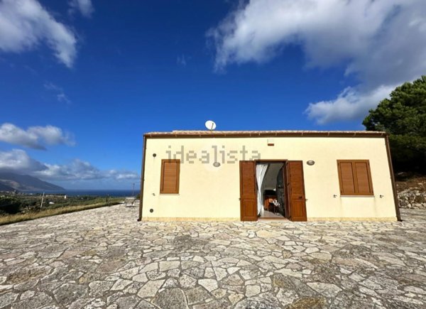 casa indipendente in vendita a Castellammare del Golfo in zona Scopello