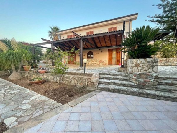 casa indipendente in vendita a Castellammare del Golfo in zona Scopello